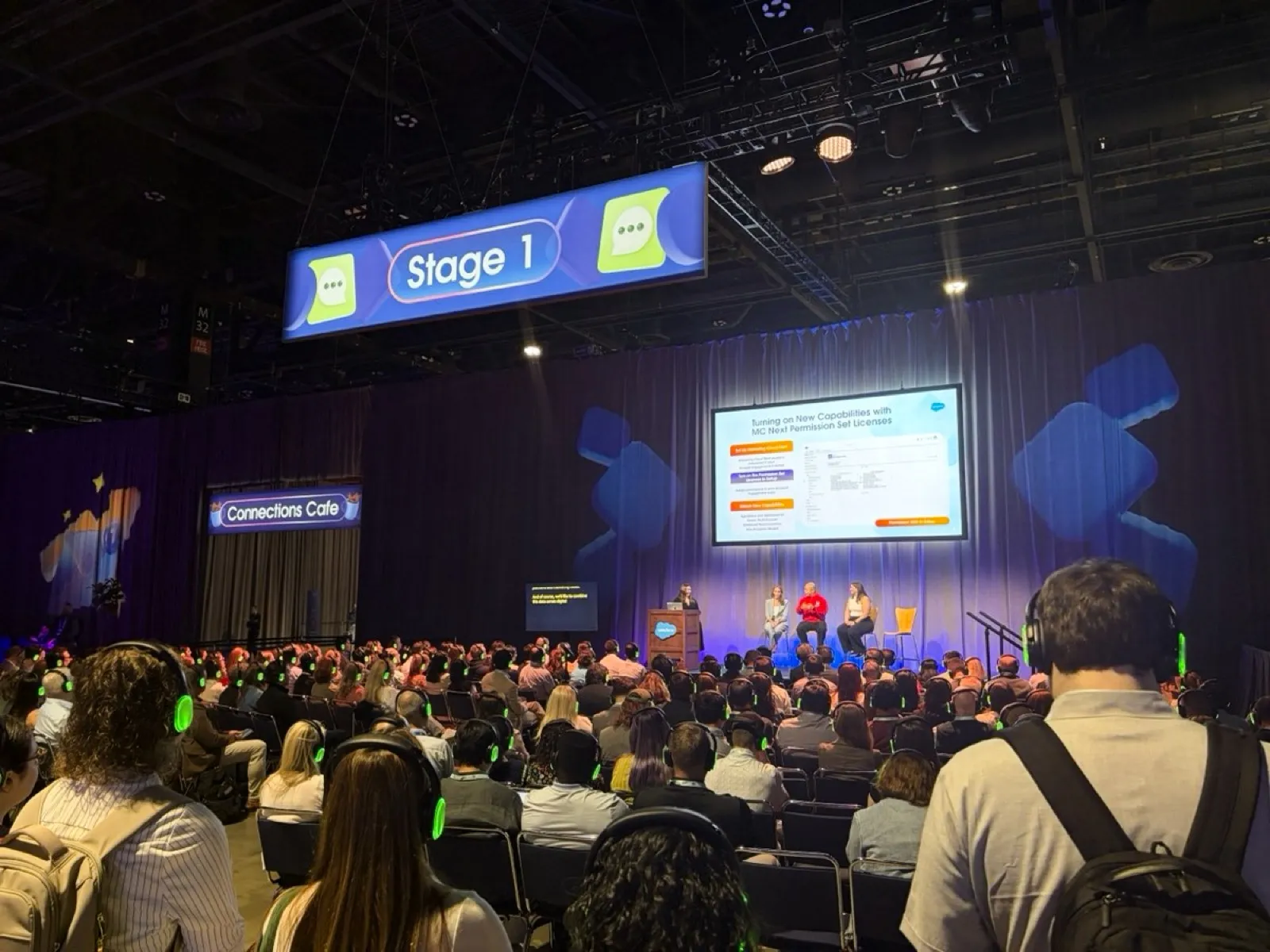 Connections 2026 CNX26 会場 Stage 1 McCormick Place West シカゴ 満席のセッション会場