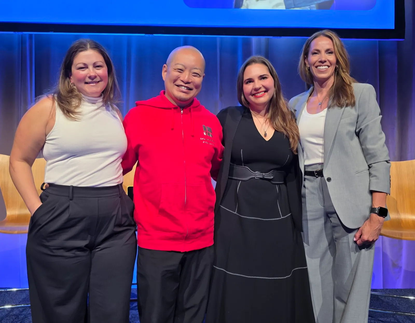 CNX26 Access New B2B Innovation with Marketing Cloud Next 共同登壇者 平塚武 Dana Hesser Peterson Ruth Bolster Danielle Grau Salesforce 集合写真