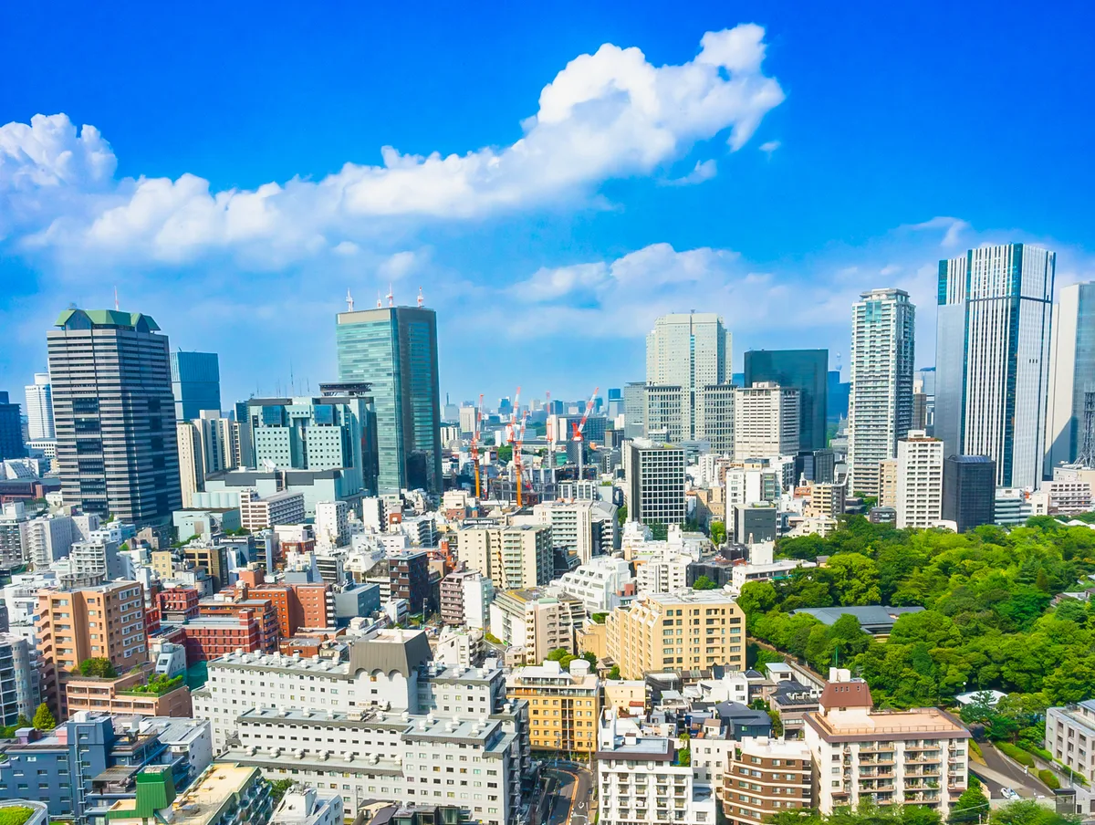 オフィスの窓から望む東京の街並み