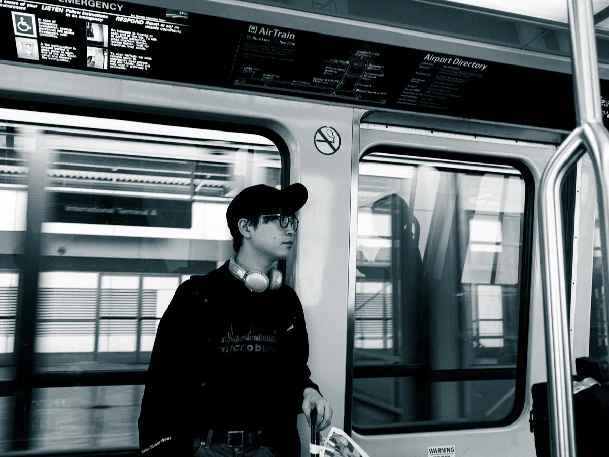 サンフランシスコ空港の AirTrain に乗るメンバー